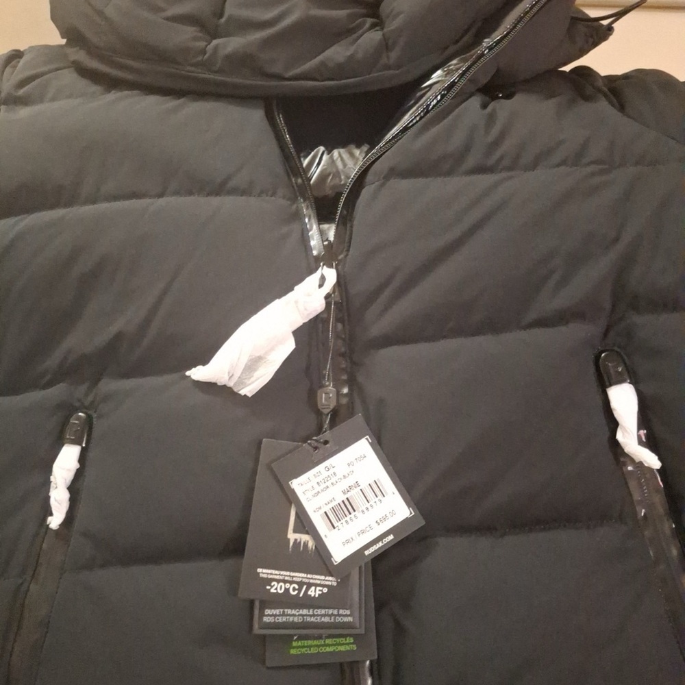 Women coat brand new size Large in Black